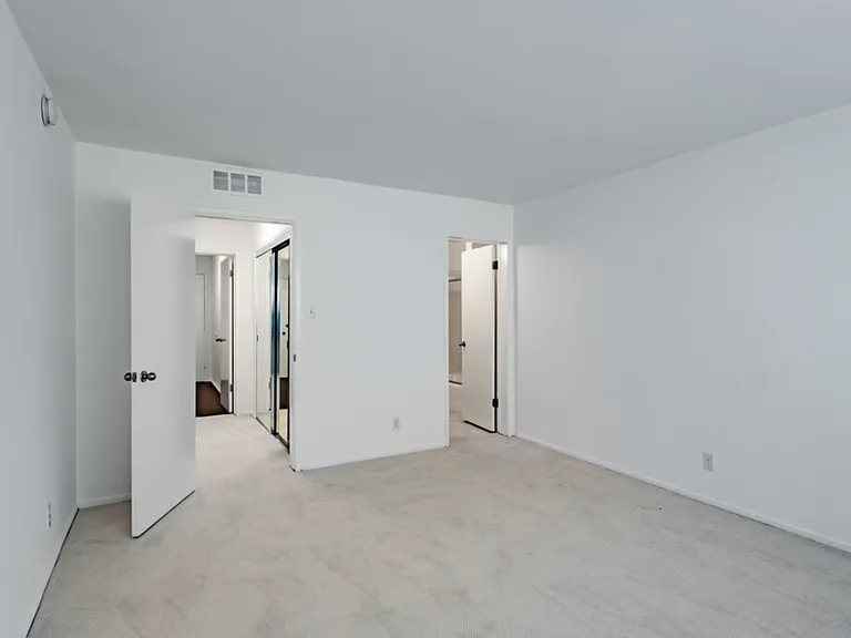 443 S Oakhurst Ave — Photo 16
