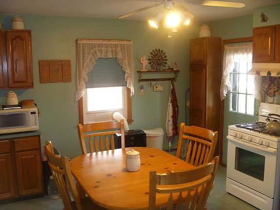 Modern Eat-in kitchen