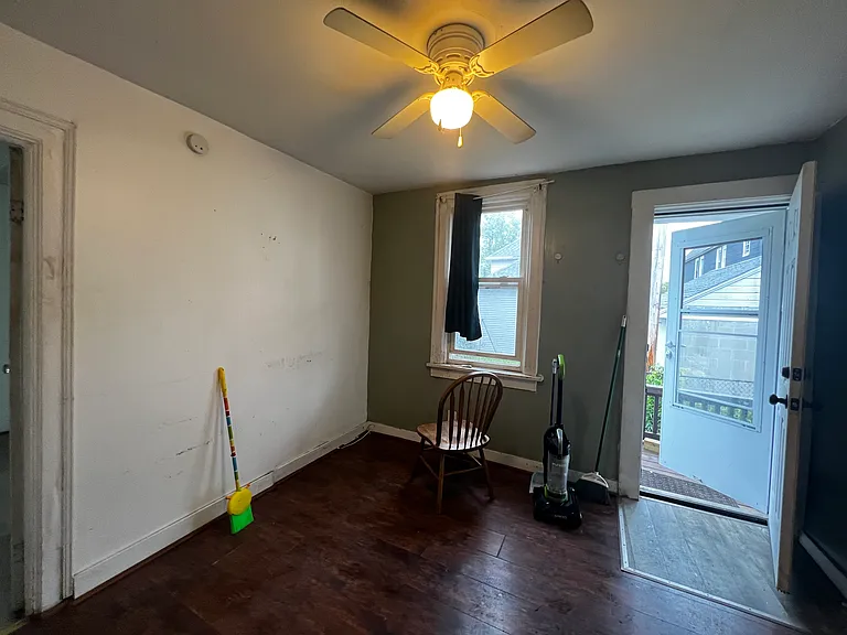 96 Arnold Pl #2 — Photo 3