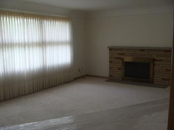 4th image of 7555 Sharonlee Dr