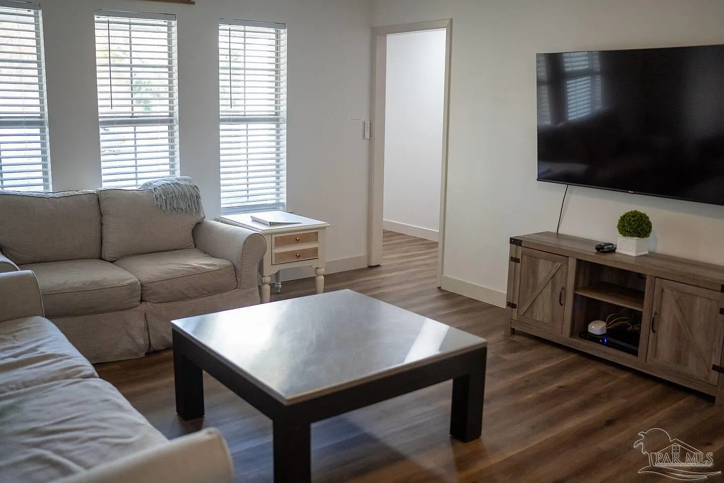 4 bed, 2.0 bath, 1650 sqft, $2,295 — Photo 2