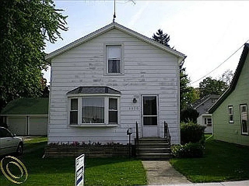 1128 N Madison St photo 1