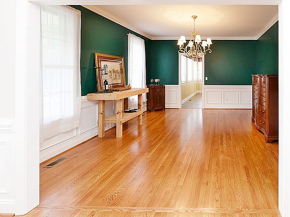 Dining room into kitchen