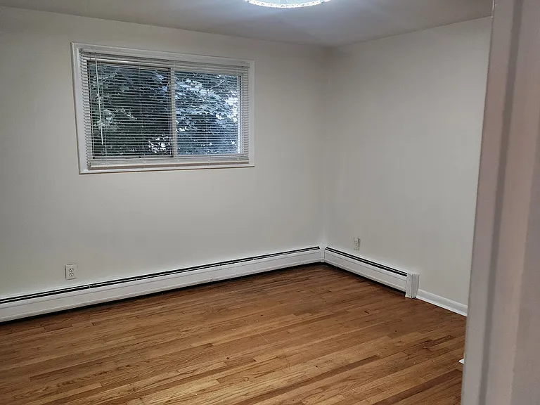 301 Douglas Dr — Photo 5