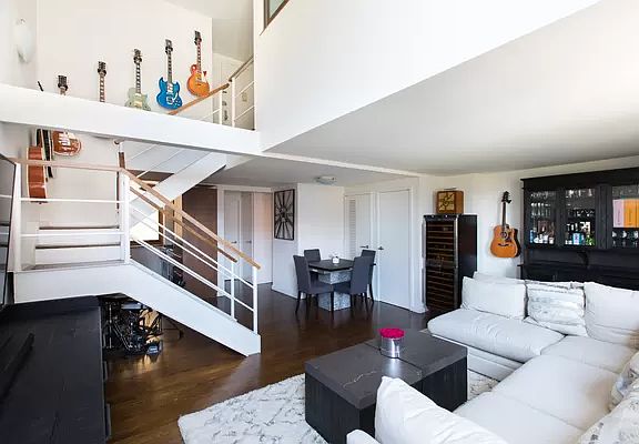5th image of 305 2nd Ave APT 725