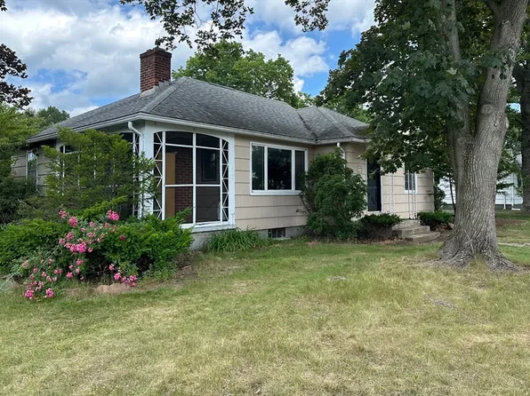 32 White St, Ludlow, MA 01056