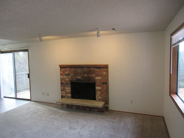 1/2 Off 1st Month's Rent - Two Bedroom w/ Garage — Photo 3