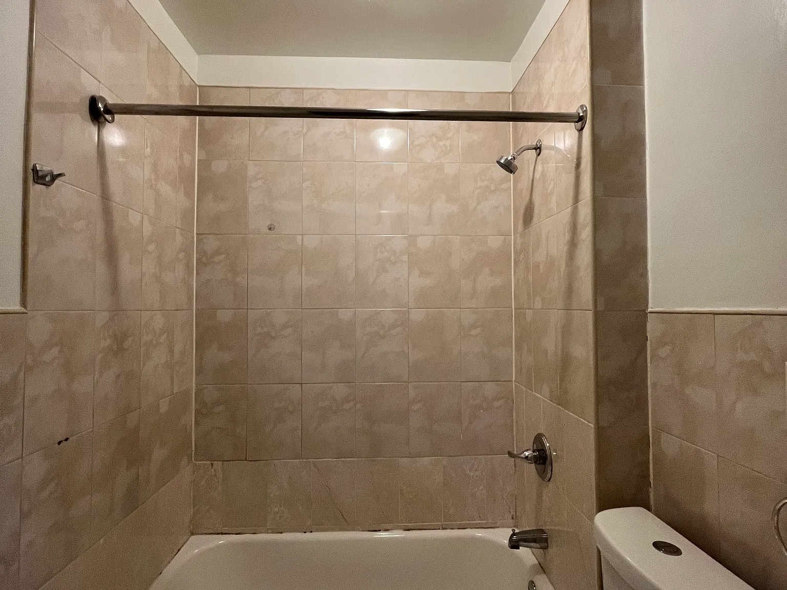 3 bed, 1000 sqft, $2,100 — Photo 4