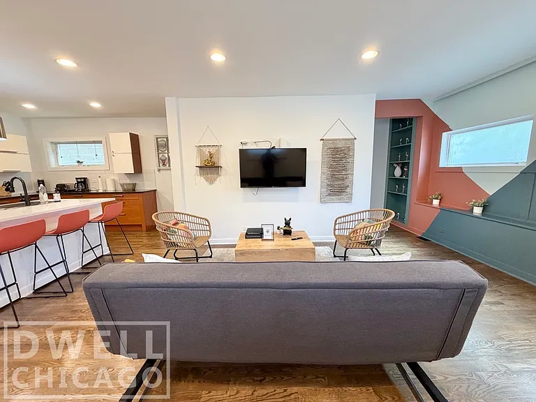 1419 N Paulina St — Photo 2
