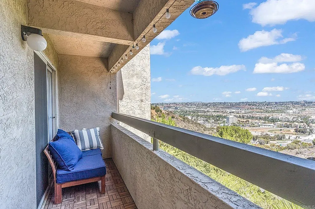 2 bed, 980 sqft, $3,400 — Photo 1