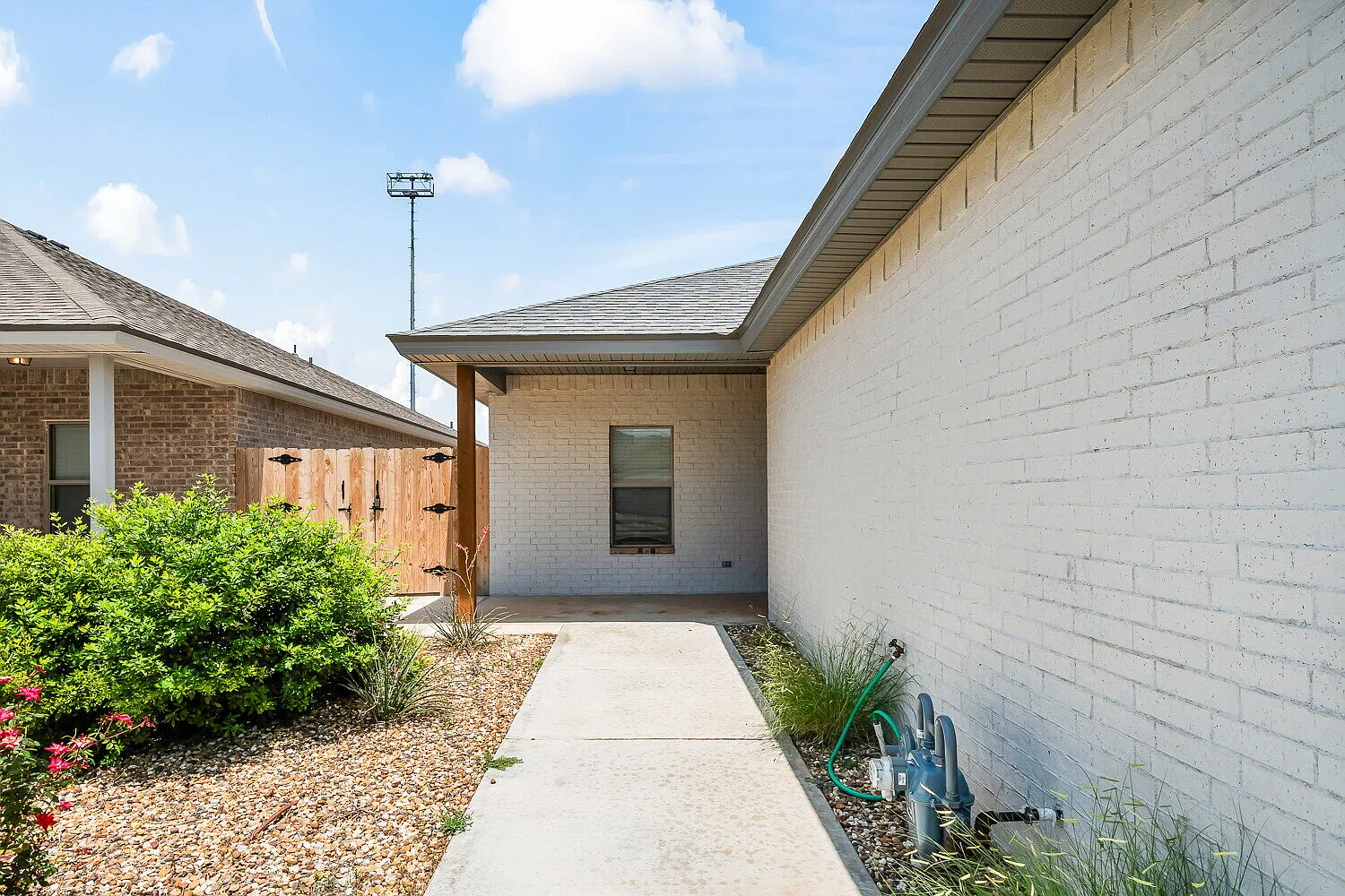 3 bed, 2.0 bath, 1500 sqft, $1,695 — Photo 4