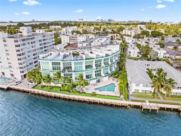 2000 Bay Dr, Miami Beach, FL