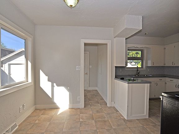 2nd image of 622 13th St SE