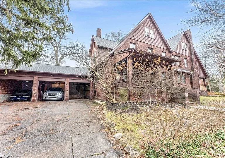 2675 Idlewood Rd — Photo 2