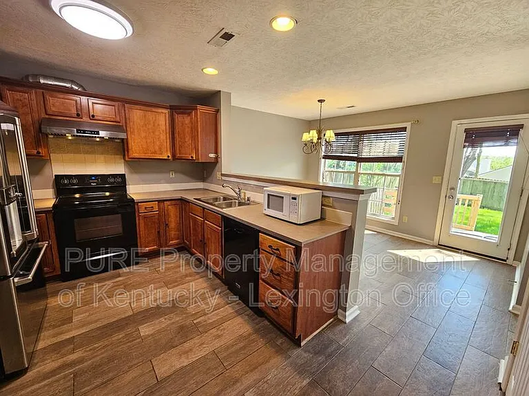 528 Newbury Way — Photo 11