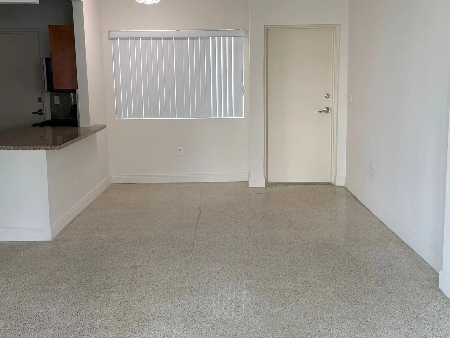 191 Bay Dr — Photo 2