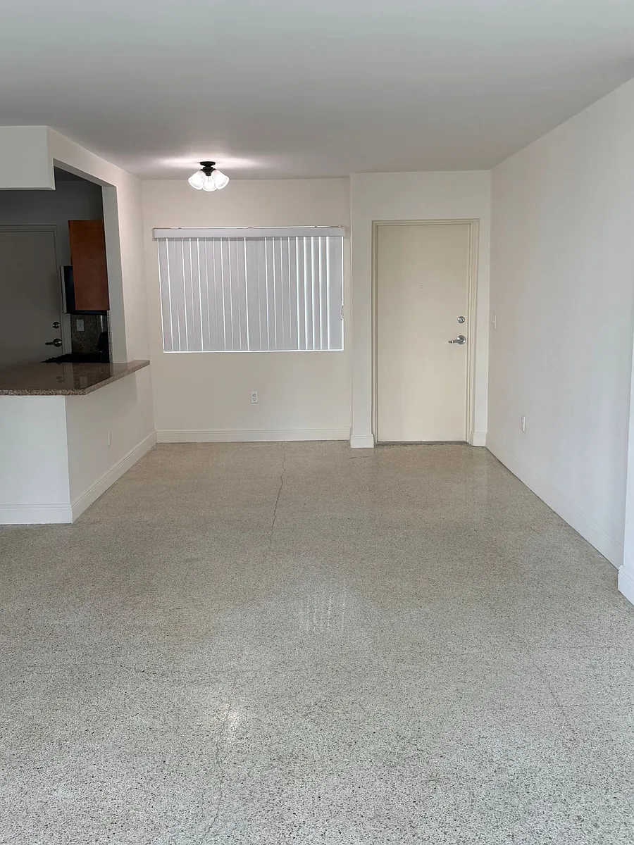 Building Photo - 191 Bay Dr #5