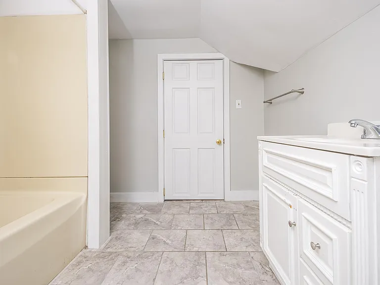338 Saratoga St #2 — Photo 17