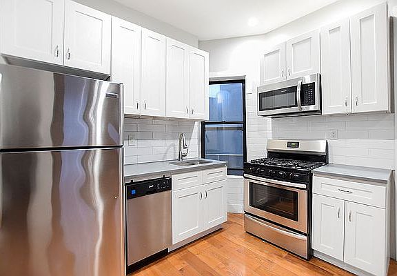 4th image of 429 Lenox Ave #28