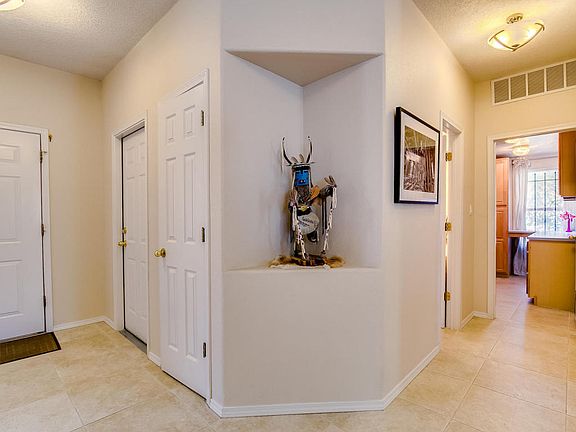 3rd image of 904 Los Padres Pl SE