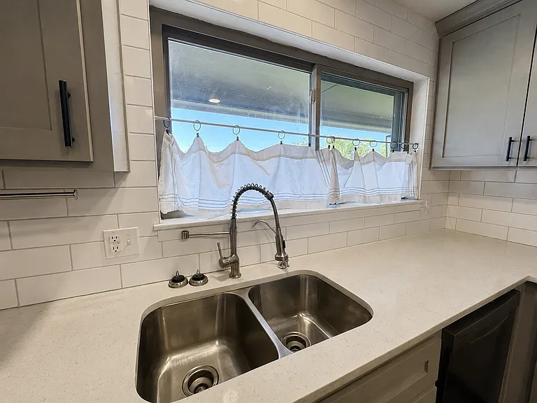 4715 Laura Dr — Photo 23