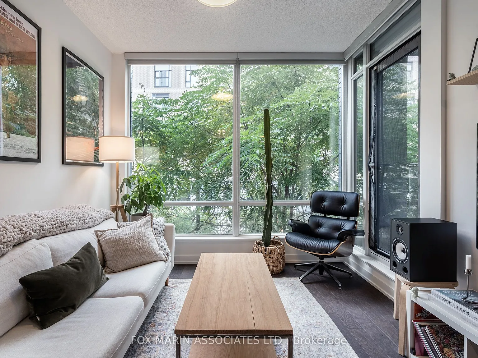 Canary District Condos — Photo 4