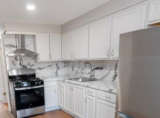 304 8th St #2B, Wheeling, IL 60090