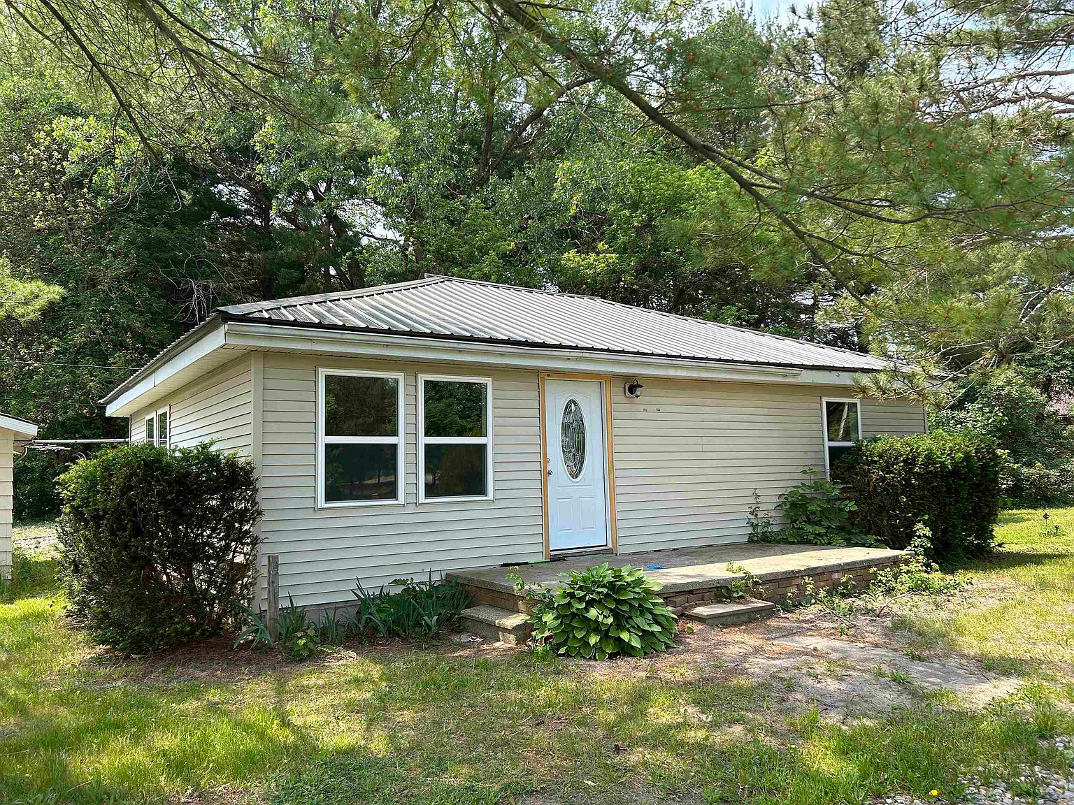 699 N Nine Mile Rd, Sanford, MI 48657 Zillow