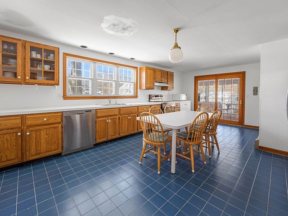 4th image of 24 Montgomery Court