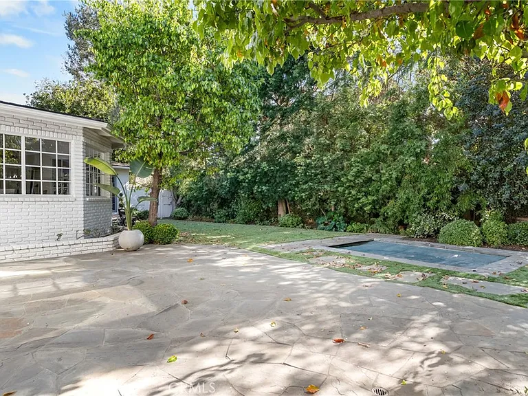 515 Kings Pl — Photo 8