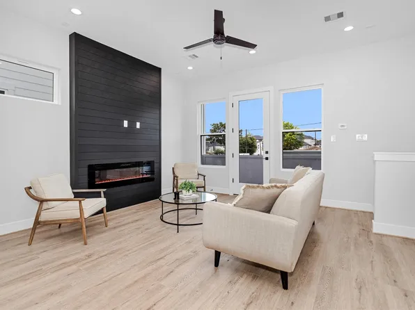 804 Schweikhardt St, Houston, TX 77020