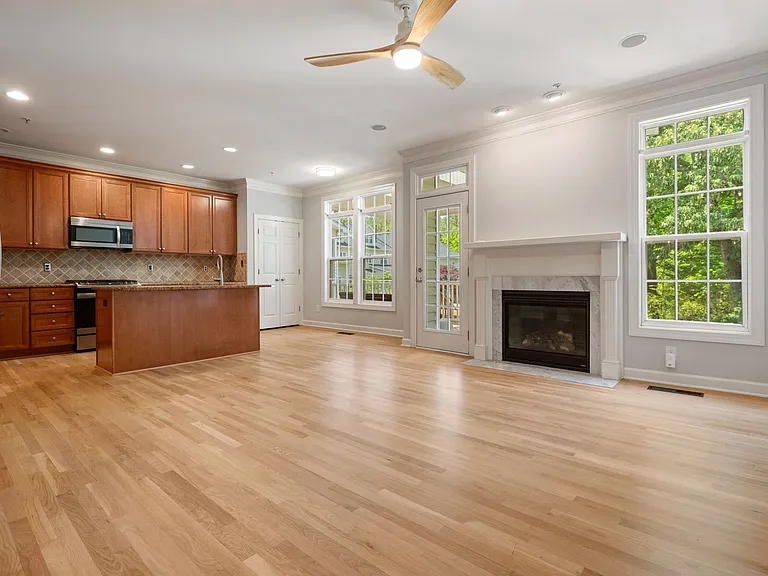 207 Towne Ridge Ln — Photo 7