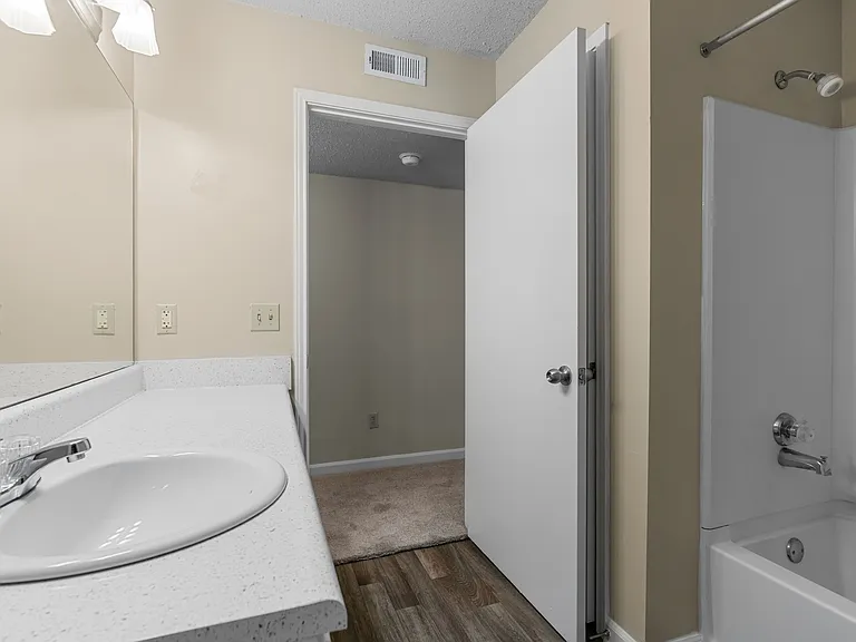 Avana Bellevue — Photo 21