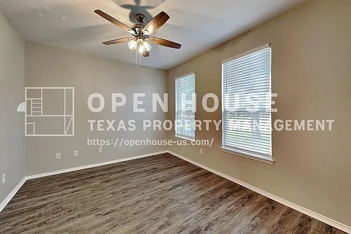 1317 Eagle Wing Ln — Photo 4