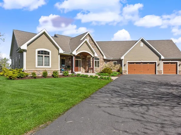 4722 W Oakwood ROAD, Franklin, WI 53132