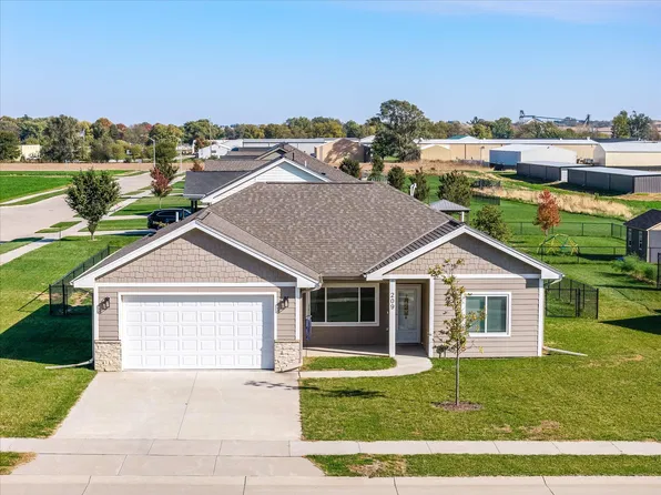 209 Harvest Hills Dr, Woodbine, IA 51579
