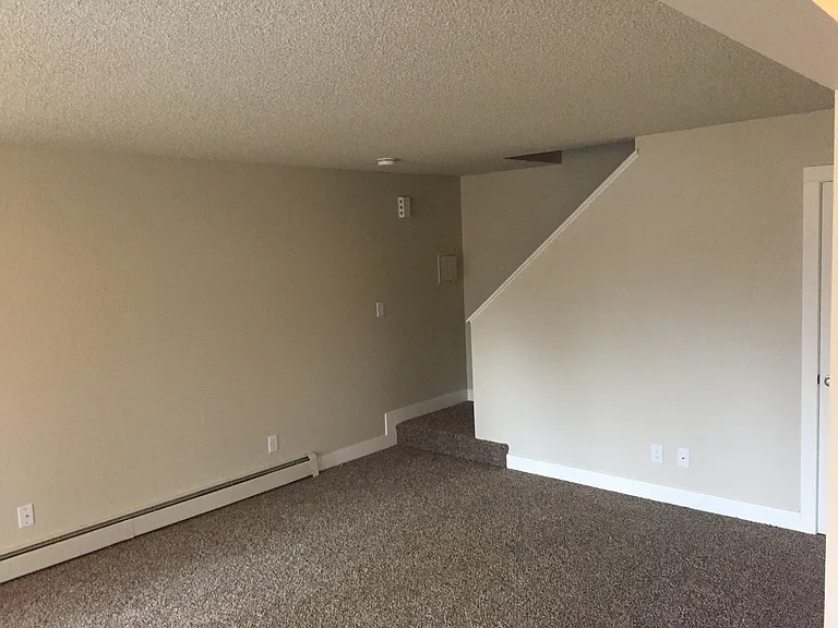 Updated 2 Bedroom Townhome for Rent in Loveland: Shared Garage, Patio, Washer/Dryer Hookups — Photo 7
