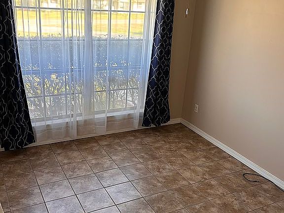 5th image of 211 Pine St