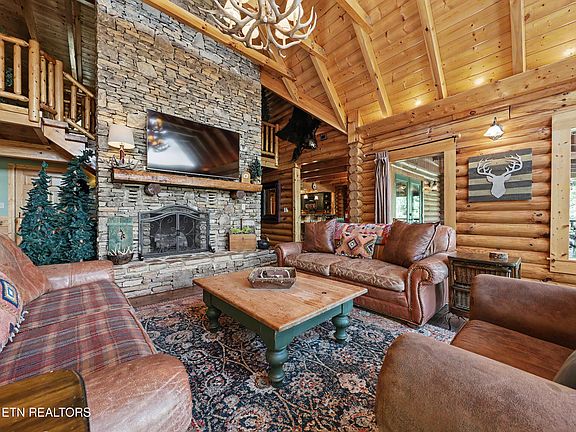 4th image of 2414 Walnut Cove Way
