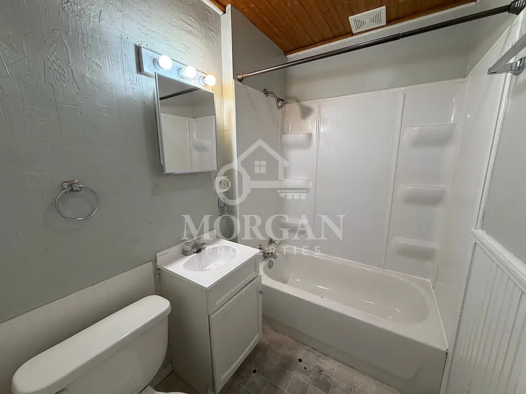 2509 W 11th St — Photo 4