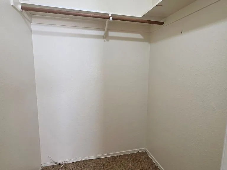 1012 Orangewood St — Photo 9
