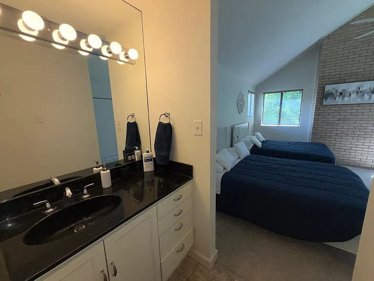 2633 McCart Ave — Photo 10