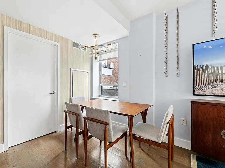 432 W 52nd St #D7 — Photo 4