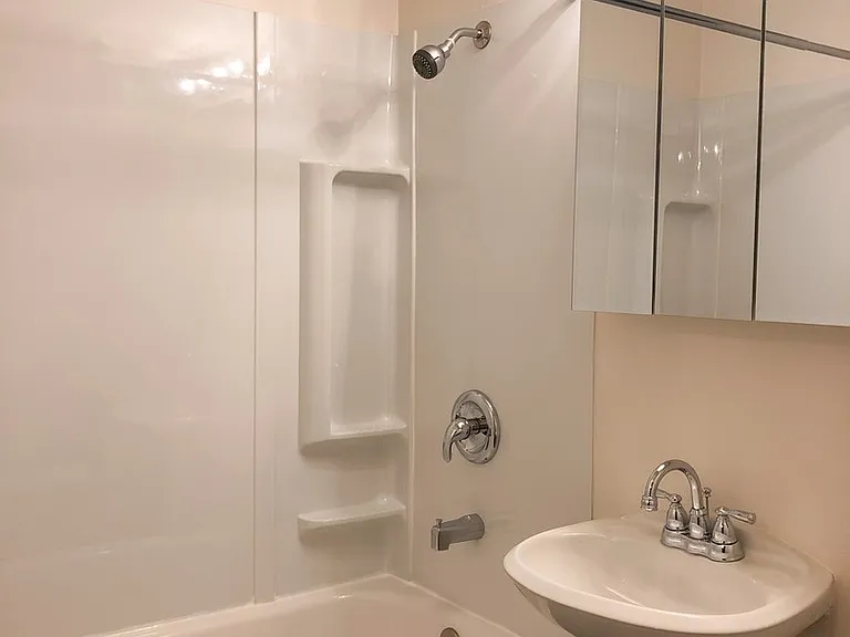 Mercer Vista Apartments — Photo 8