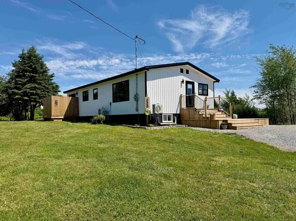 220 Tinkham Rd, Yarmouth, NS B5A 5J3