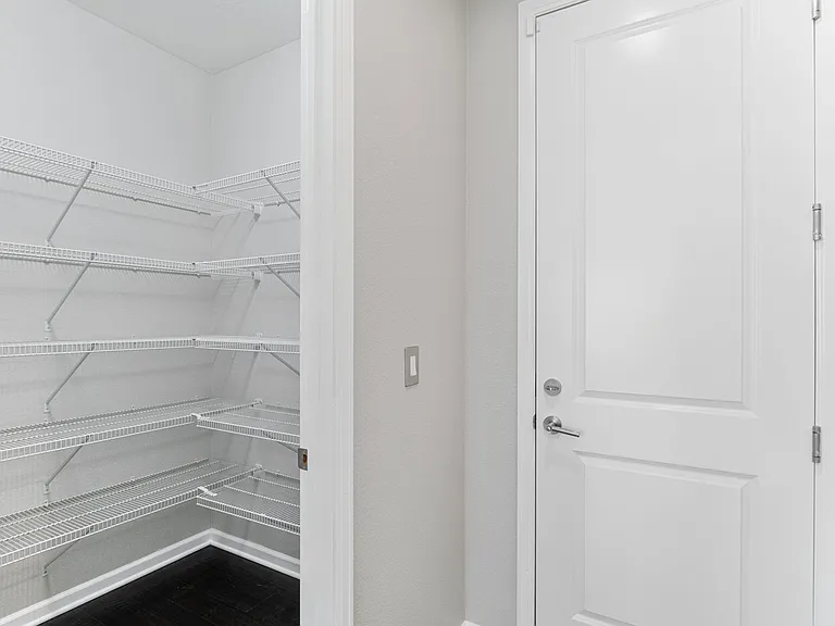 490 W Ridge Cir — Photo 22