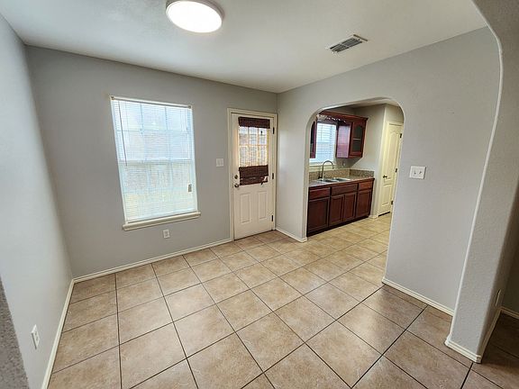 5th image of 808 N Arroyo Park Ln