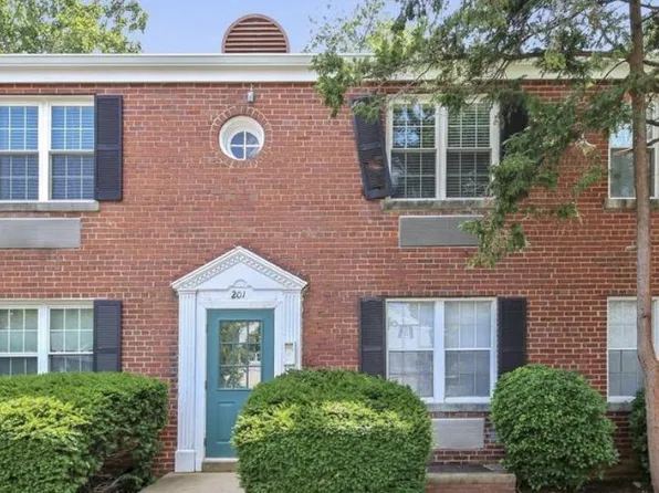 201 E Glebe Rd APT D, Alexandria, VA 22305