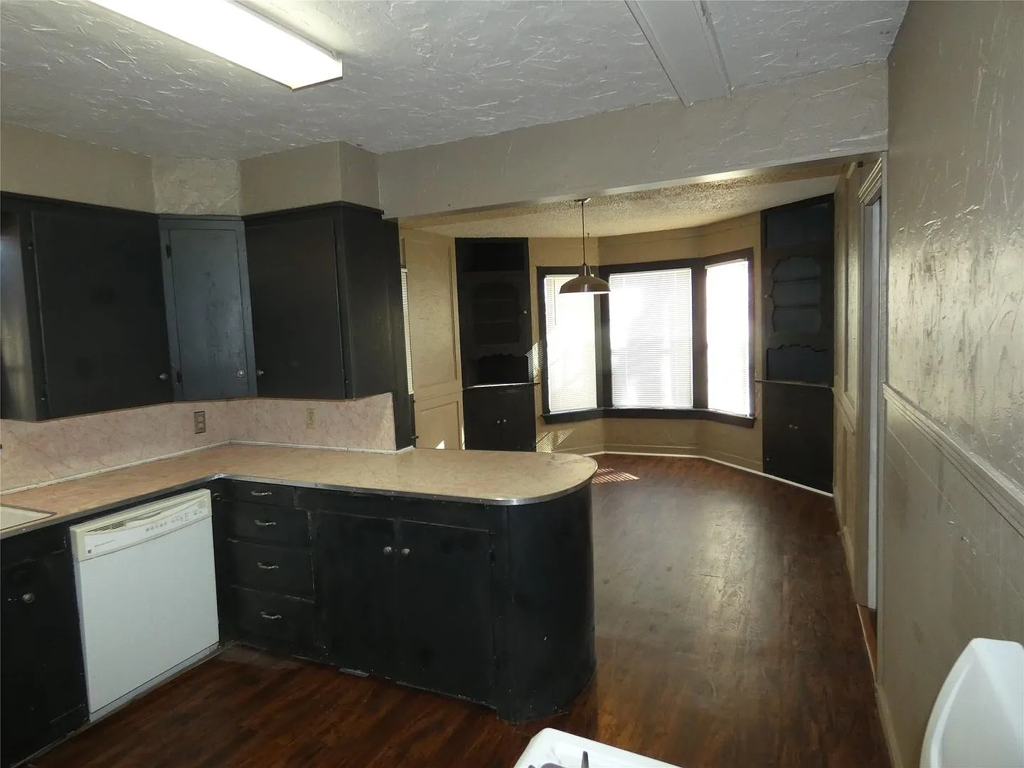 3 bedroom, 1 bath on Sayles Blvd — Photo 3