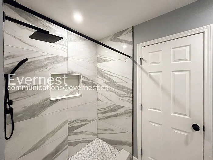 1621 Locust St — Photo 8